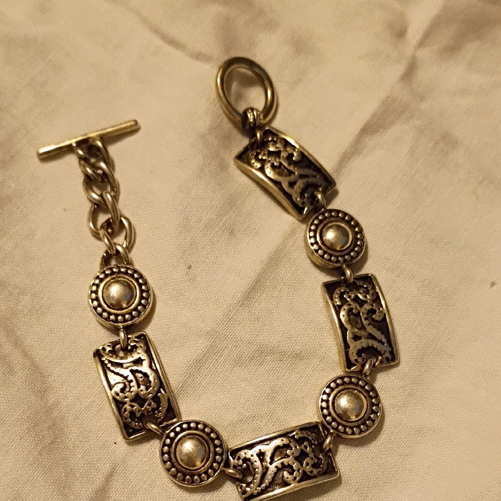 Elegant Silver Premier Design Bracelet